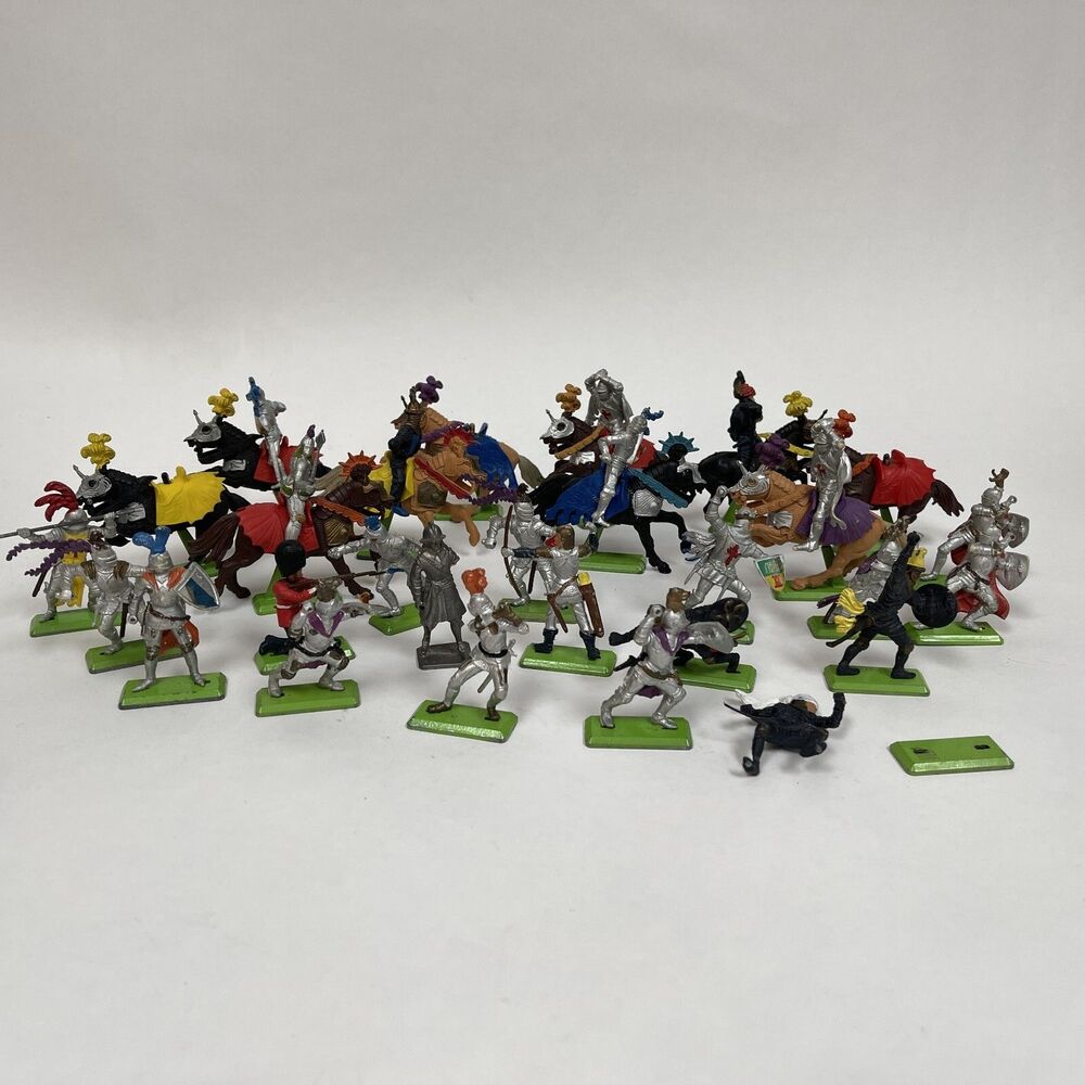 Deetail Britains Ltd. 1971 Knights Soldiers Toys Figures Plastic Metal Bases Lot
